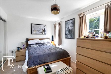 2 bedroom coach house to rent - Photo 2