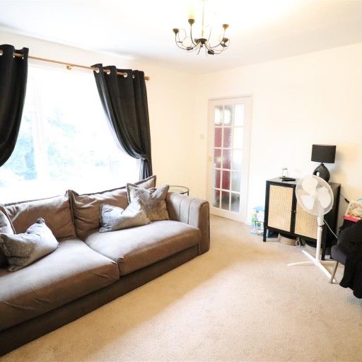 3 BED House To rent - Photo 1