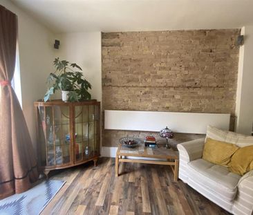 7 bedroom detached house to rent - Photo 2