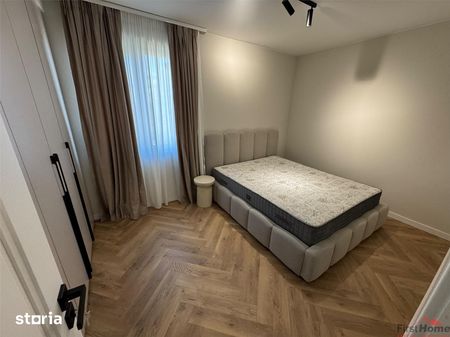 Ap 3 camere, 2 bai, etaj 1, parcare, bloc nou, central , 80 mp, premiu - Fotografie 2