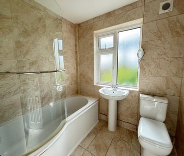 3 Bed Detached House, Longfellow Road, KT4 - Photo 4