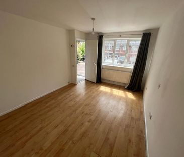 2 bedroom end of terrace house to rent - Photo 5