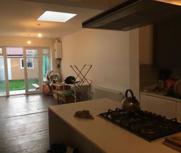 Room in a Shared House, Kenley Road, SW19 - Photo 5