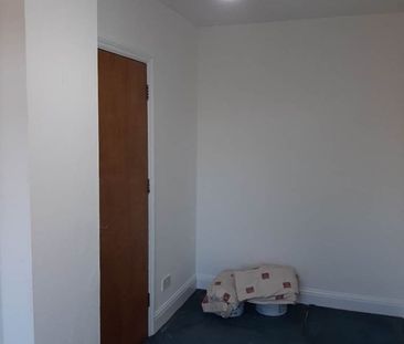 Room in a Shared House, Great West Road, TW5 - Photo 6