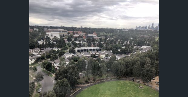 One-Bedroom with fantastic views - Photo 1