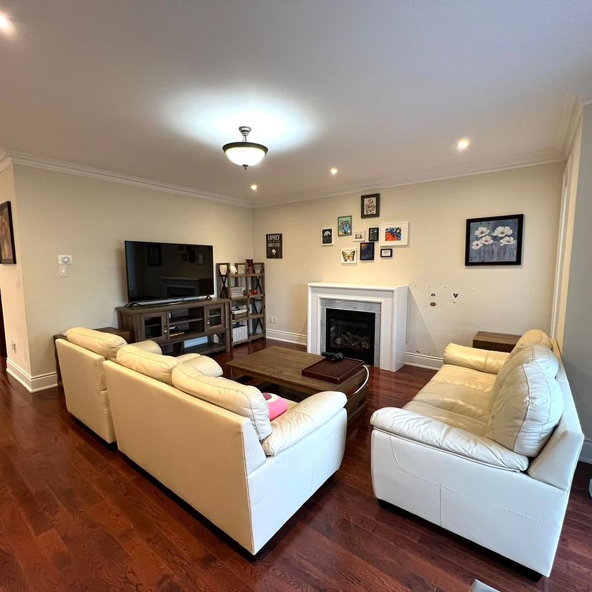 For Lease - 826 Wingarden Crescent, Pickering, Ontario - Photo 1