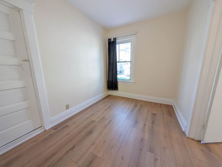 Newly Renovated 2-Bedroom Unit with Sun Room in Welland! - Photo 5