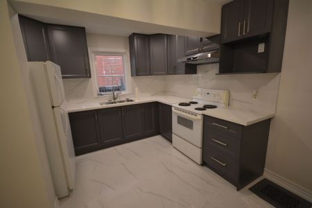 For Lease - 8 West Street, Brampton, Ontario - Photo 5