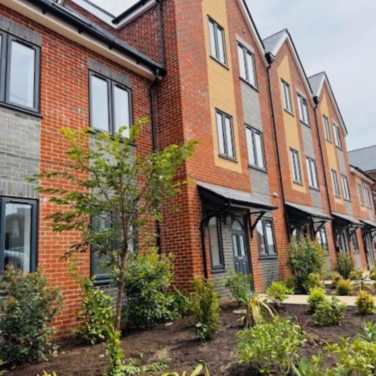 4 bedroom townhouse to rent - Photo 1