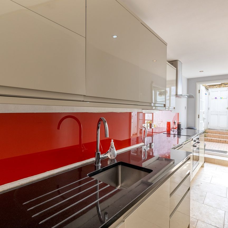 Moreton Terrace Mews North, London, SW1V - Photo 1