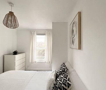 1 Bed Flat, Roman Road, E3 - Photo 2