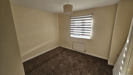 3 bedroom semi-detached house to rent - Photo 2