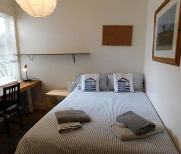 4 bedroom terraced house to rent - Photo 4