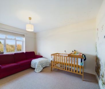 Mead Road, Leckhampton, Cheltenham, GL53 - Photo 5