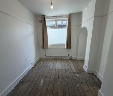 2 bedroom maisonette to rent - Photo 2