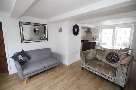 2 bedroom cottage to rent - Photo 2