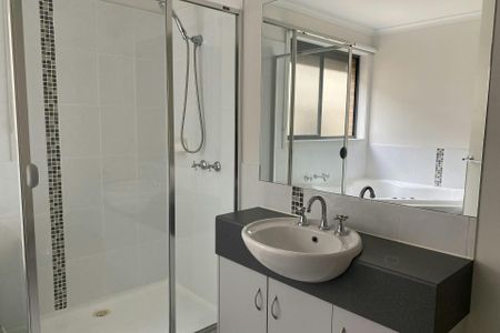 NEAT 3 BEDROOM HOME - Photo 4