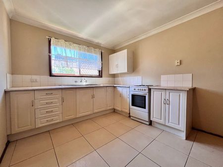 For Lease: Charming 2-Bedroom House in South Tamworth - $350/week - Photo 5