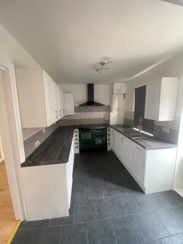 2 bedroom terraced house to rent - Photo 4