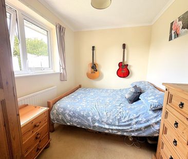 A 2 Bedroom Detached Bungalow Instruction to Let in Bexhill-on-Sea - Photo 4