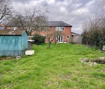 3 bedroom semi-detached house to rent - Photo 4