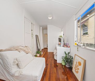 Charming Windsor Character Home - Photo 3