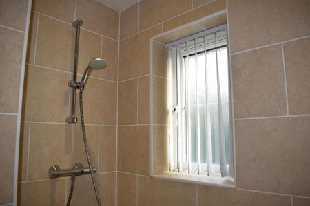 3 bedroom detached house to rent - Photo 5