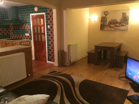 5 Bed Detached Professional HMO Room 2 - Photo 1