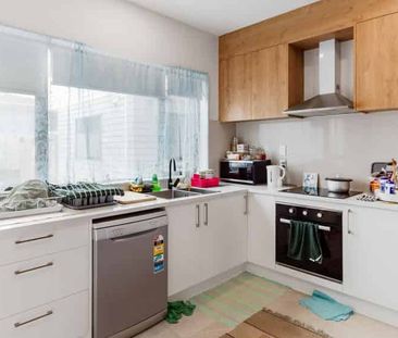 Townhouse in a convenient location! - Photo 1