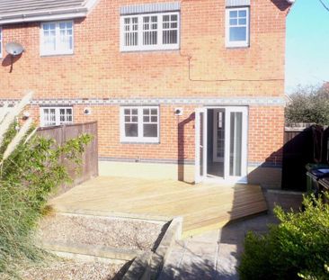 3 bedroom end of terrace house to rent - Photo 3