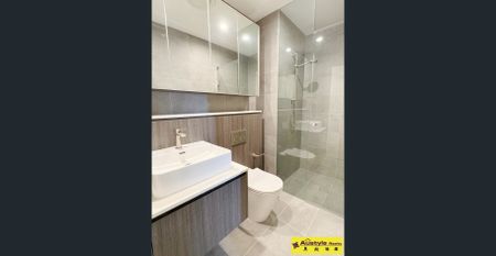 Near new luxury 2 bedrooms plus large study room or 3rd bedroom / City View / Convenience Location! - Photo 2