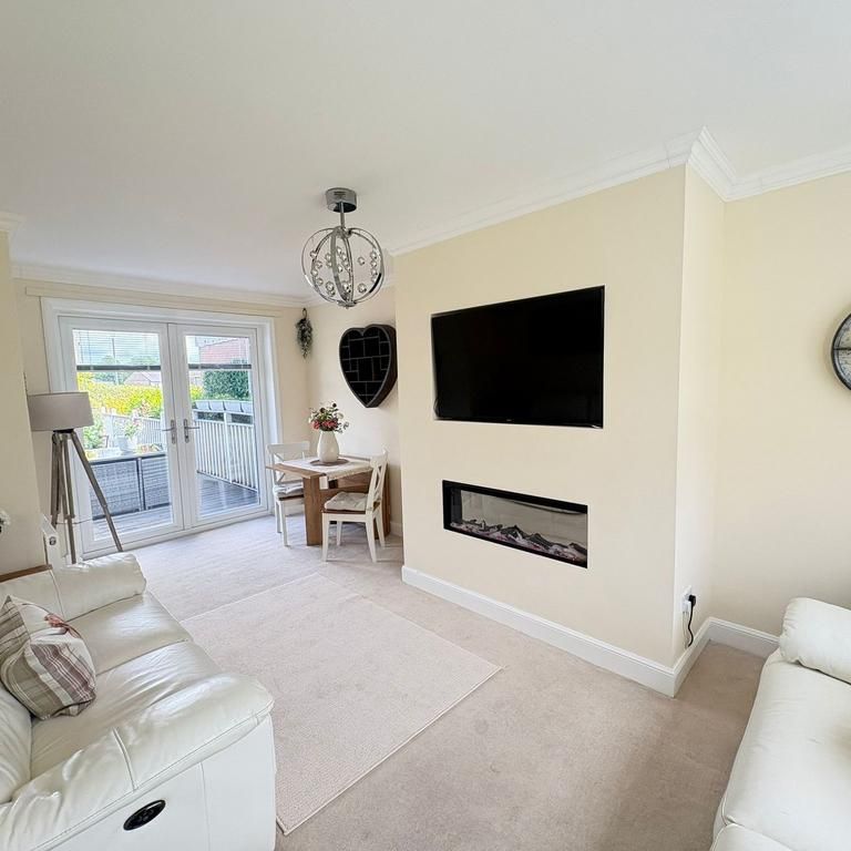 2 bedroom terraced house to rent - Photo 1