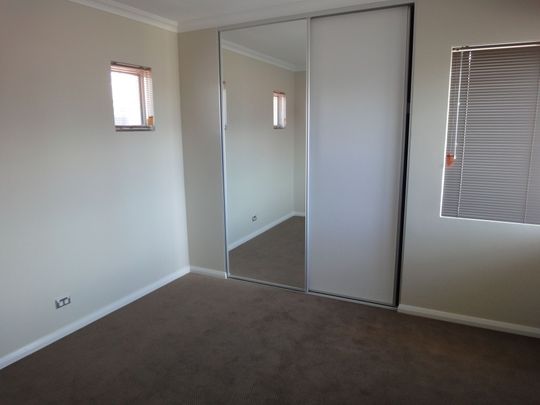 Spacious 3-Bedroom Home for Rent in Charming Rivervale&excl; - Photo 1