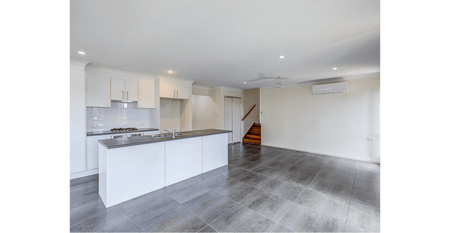 GORGEOUS 2 BEDROOM - 2 BATHROOM FAMILY HOME - Photo 4