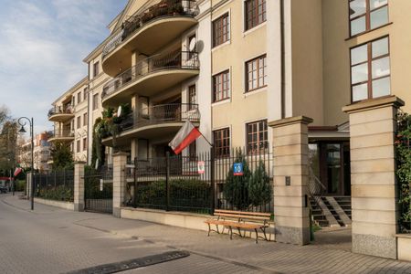 Dwupoziomowy apartament z tarasem wśród zieleni - Zdjęcie 4