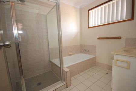 WELL POSITIONED END TOWNHOUSE - Photo 4