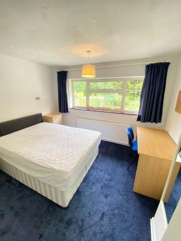 4 bedroom semi-detached house to rent - Photo 4