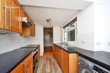 2 bedroom end of terrace house to rent - Photo 4