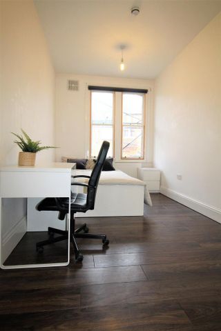 3 bedroom flat to rent - Photo 2