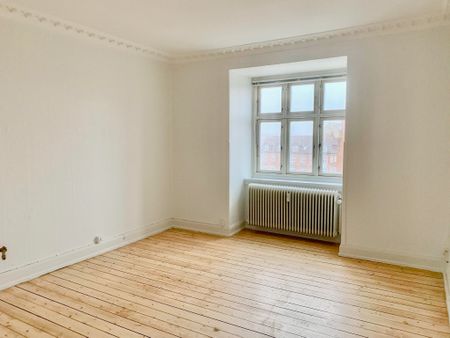 Rummelig 2 værelses lejlighed i vestbyen - Foto 4