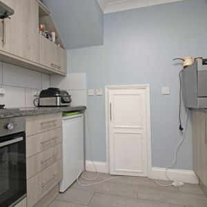 High Street - Photo 2
