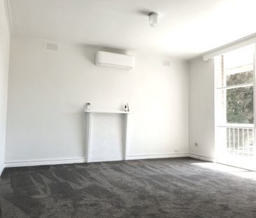 Light and Bright 1 Bedroom Apartment - Photo 2