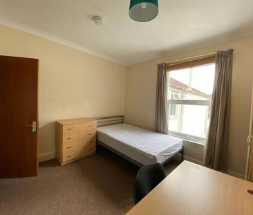 6 bedroom terraced house to rent - Photo 4