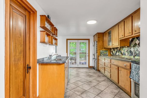 For Lease - 42 Forty First St Street, Toronto, Ontario - Photo 1