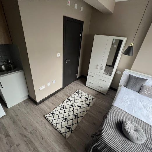 Room in a Shared House, Woodmansterne Road, SW16 - Photo 1