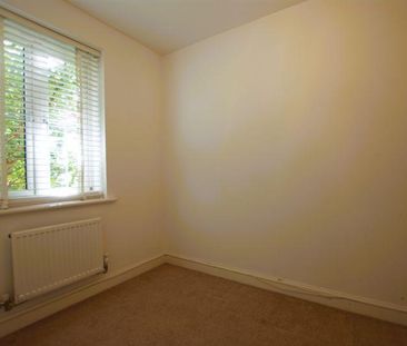 4 bedroom terraced house to rent - Photo 4