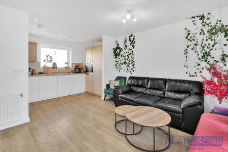 3 bedroom flat to rent - Photo 5