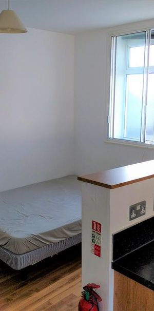 Studio to rent - Photo 1