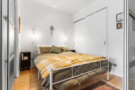 Superb Apartment with Carpark - Photo 5