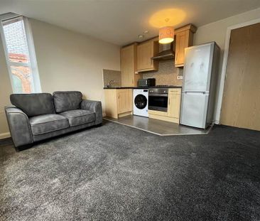 Apartment 8 188-190 Albertbridge Road, Belfast, BT5 4GU - Photo 1